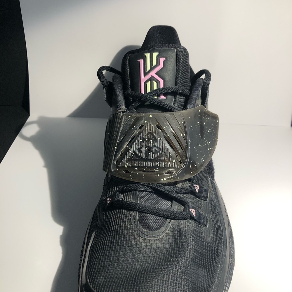 Nike Kyrie 3s (11.5) Near perfect condition - Picture 8 of 13